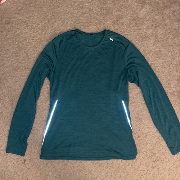 Like New Lululemon fast and free long sleeve - Picture 2 of 5